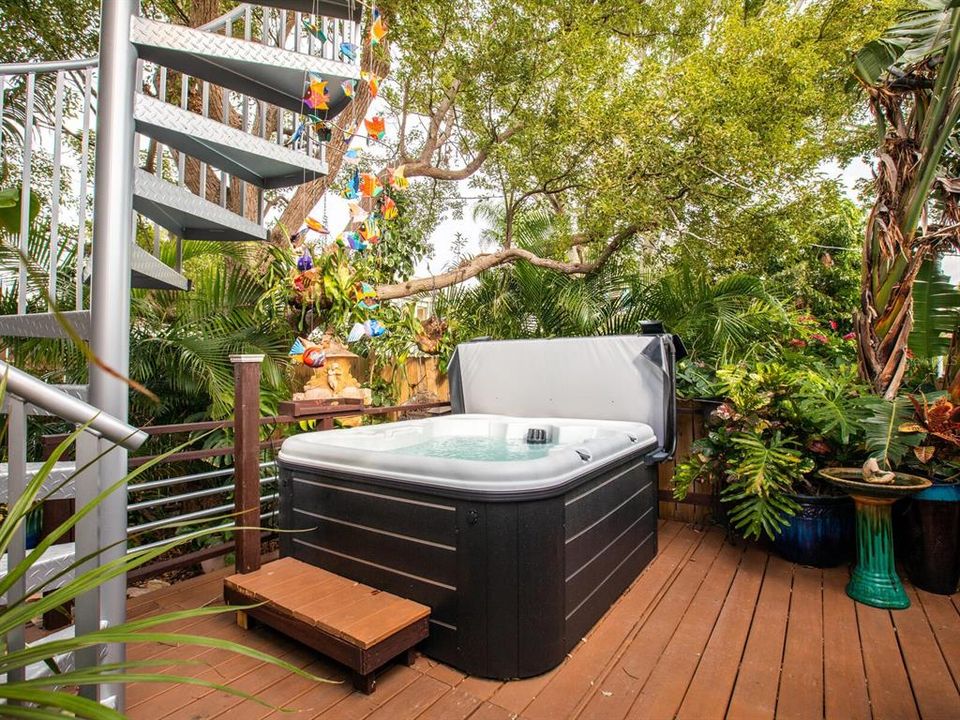 For Sale: $1,320,000 (3 beds, 3 baths, 1996 Square Feet)