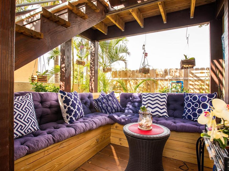 For Sale: $1,320,000 (3 beds, 3 baths, 1996 Square Feet)