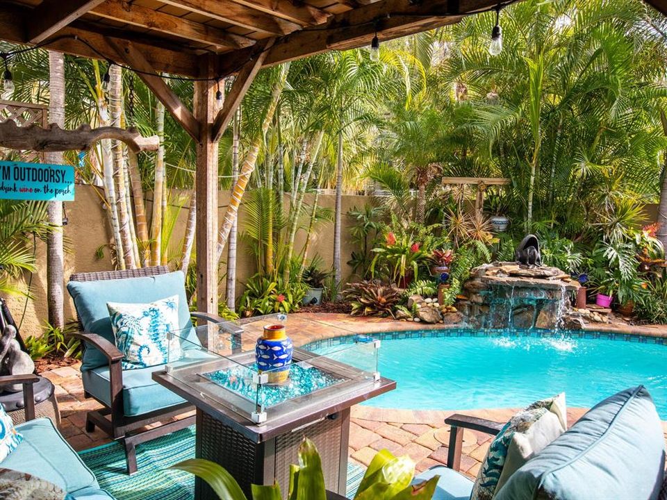 For Sale: $1,320,000 (3 beds, 3 baths, 1996 Square Feet)