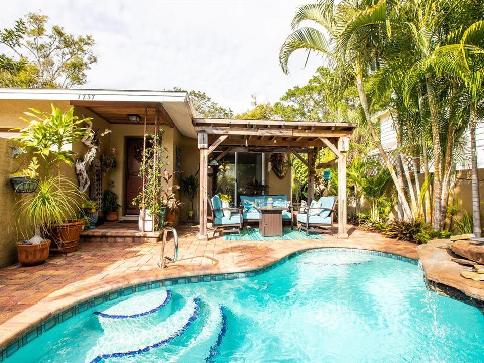 For Sale: $1,320,000 (3 beds, 3 baths, 1996 Square Feet)