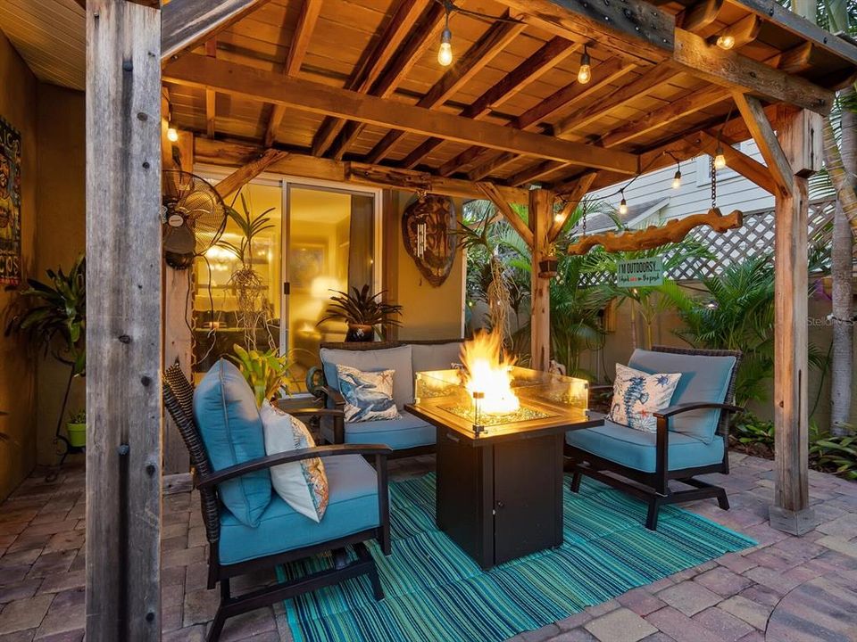 For Sale: $1,320,000 (3 beds, 3 baths, 1996 Square Feet)