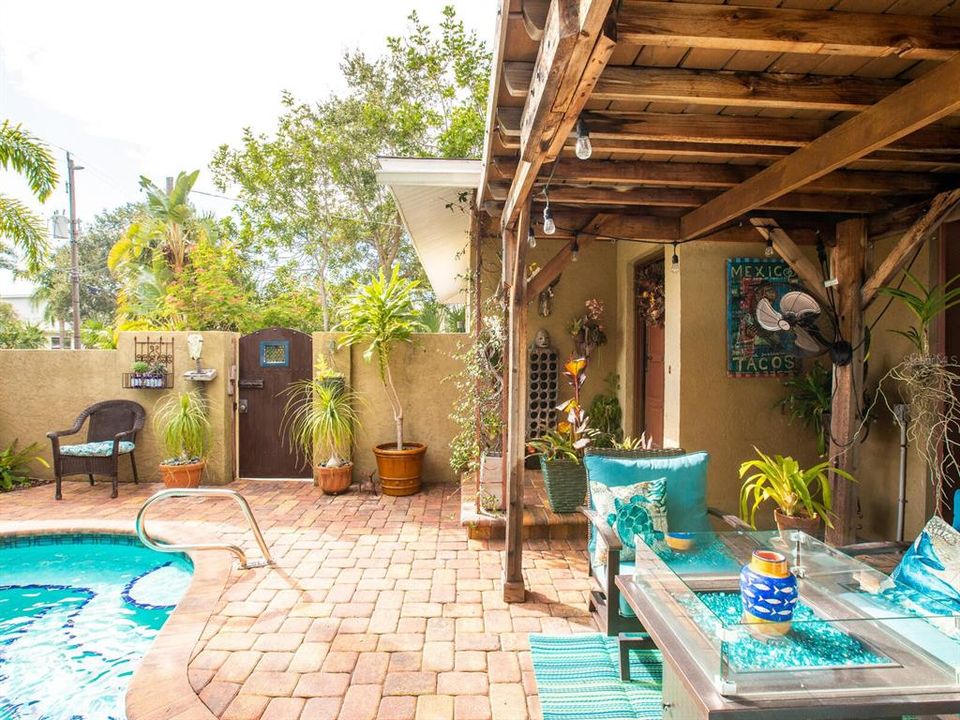 For Sale: $1,320,000 (3 beds, 3 baths, 1996 Square Feet)