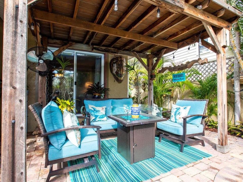 For Sale: $1,320,000 (3 beds, 3 baths, 1996 Square Feet)