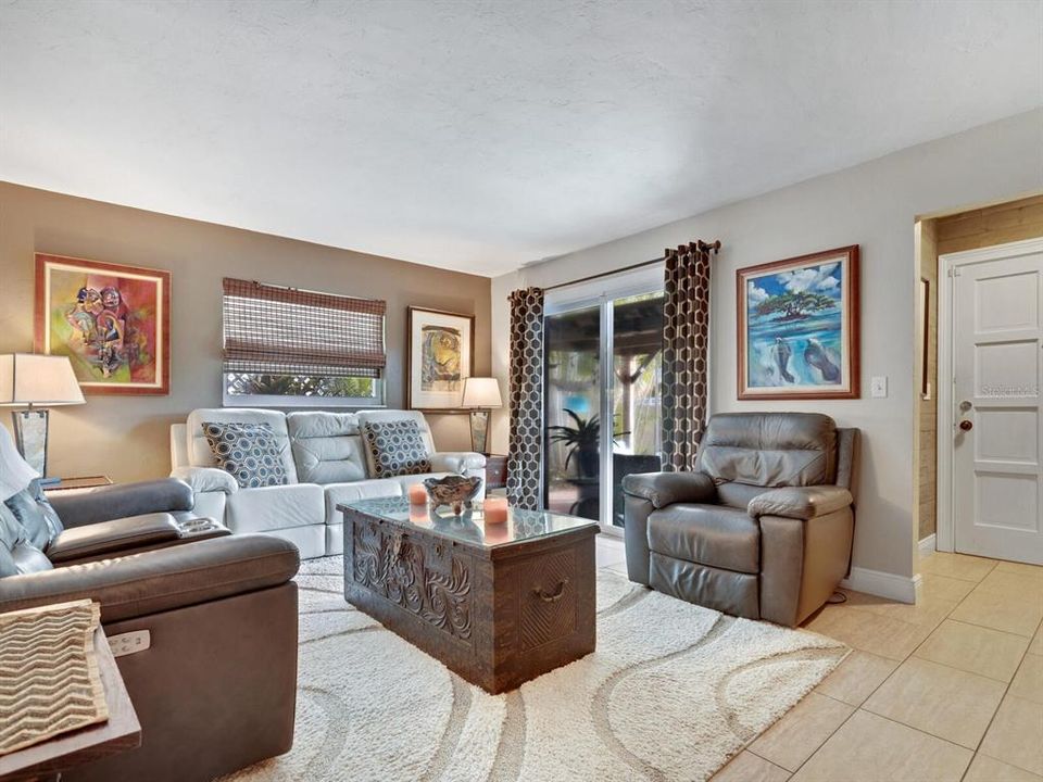 For Sale: $1,320,000 (3 beds, 3 baths, 1996 Square Feet)