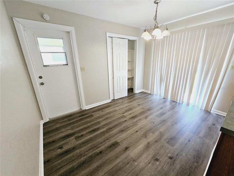 出租: $1,595 (3 贝兹, 2 浴室, 1120 平方英尺)