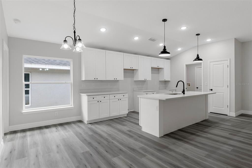 For Rent: $2,400 (4 beds, 2 baths, 1662 Square Feet)