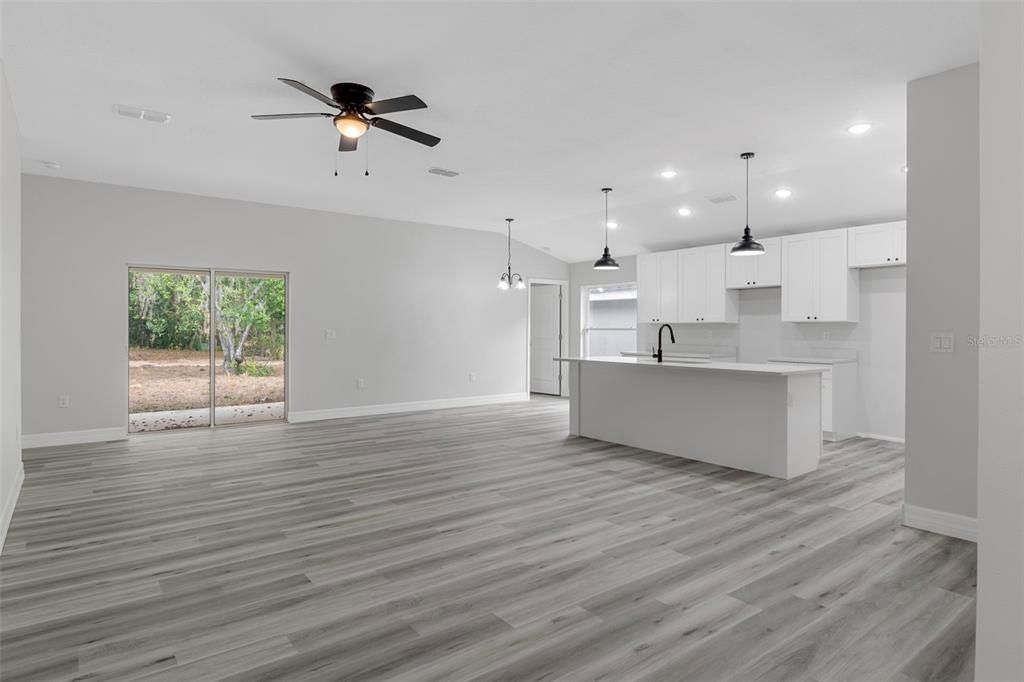 For Rent: $2,400 (4 beds, 2 baths, 1662 Square Feet)