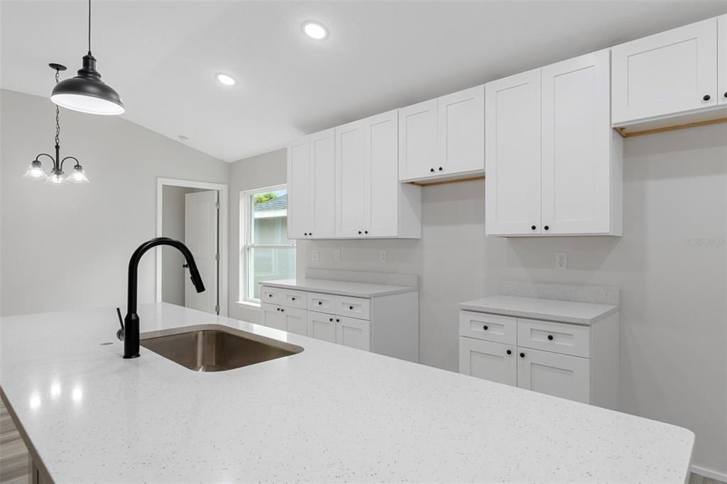 For Rent: $2,400 (4 beds, 2 baths, 1662 Square Feet)