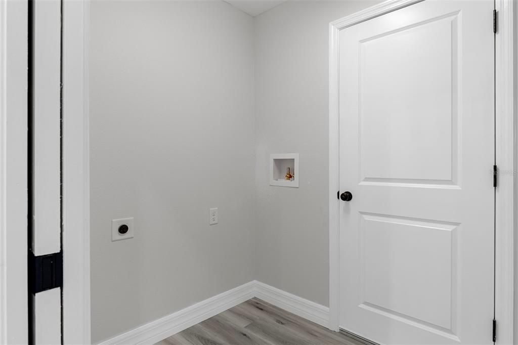 For Rent: $2,400 (4 beds, 2 baths, 1662 Square Feet)