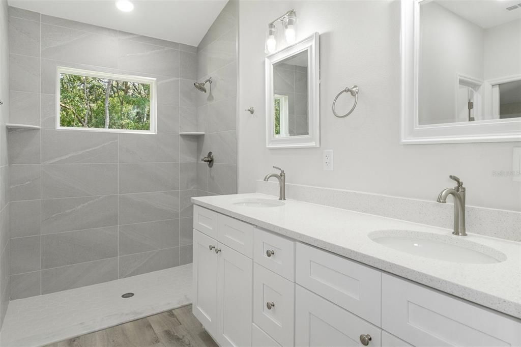 For Rent: $2,400 (4 beds, 2 baths, 1662 Square Feet)