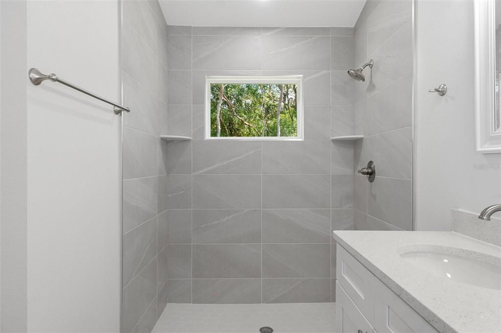 For Rent: $2,400 (4 beds, 2 baths, 1662 Square Feet)