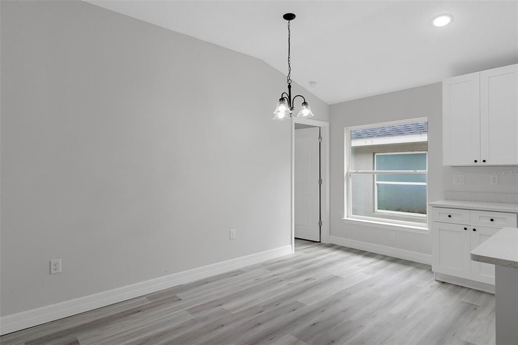 For Rent: $2,400 (4 beds, 2 baths, 1662 Square Feet)