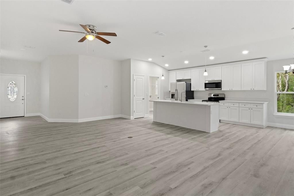 For Rent: $2,400 (4 beds, 2 baths, 1662 Square Feet)