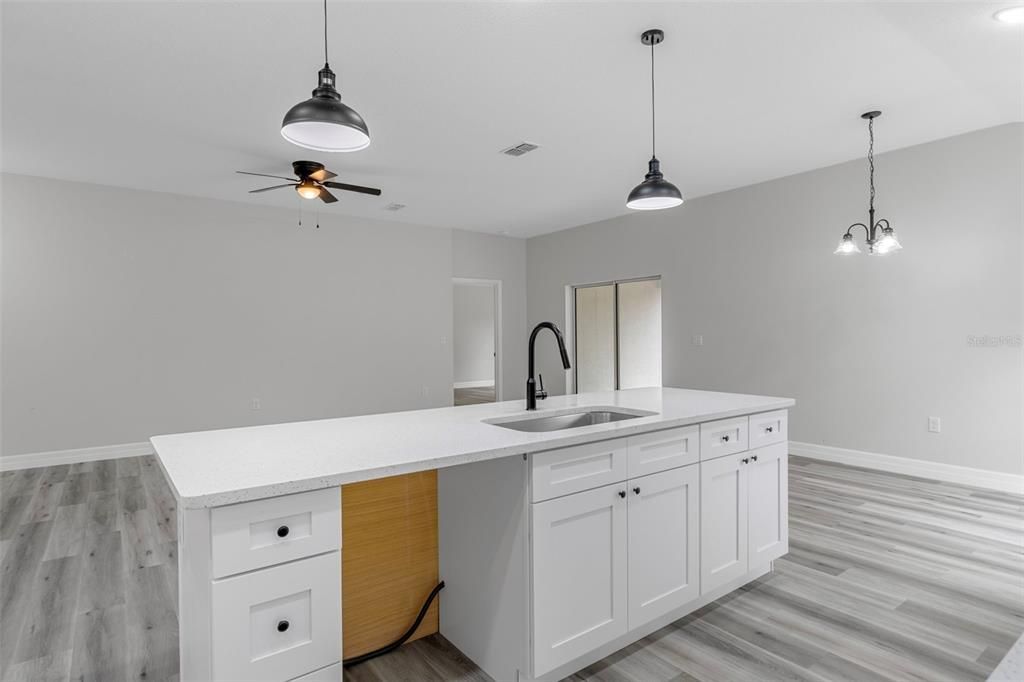 For Rent: $2,400 (4 beds, 2 baths, 1662 Square Feet)