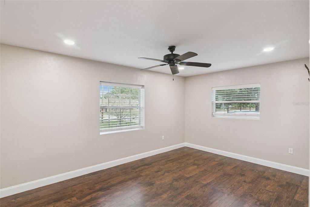 На продажу: $285,000 (3 спален, 2 ванн, 1473 Квадратных фут)