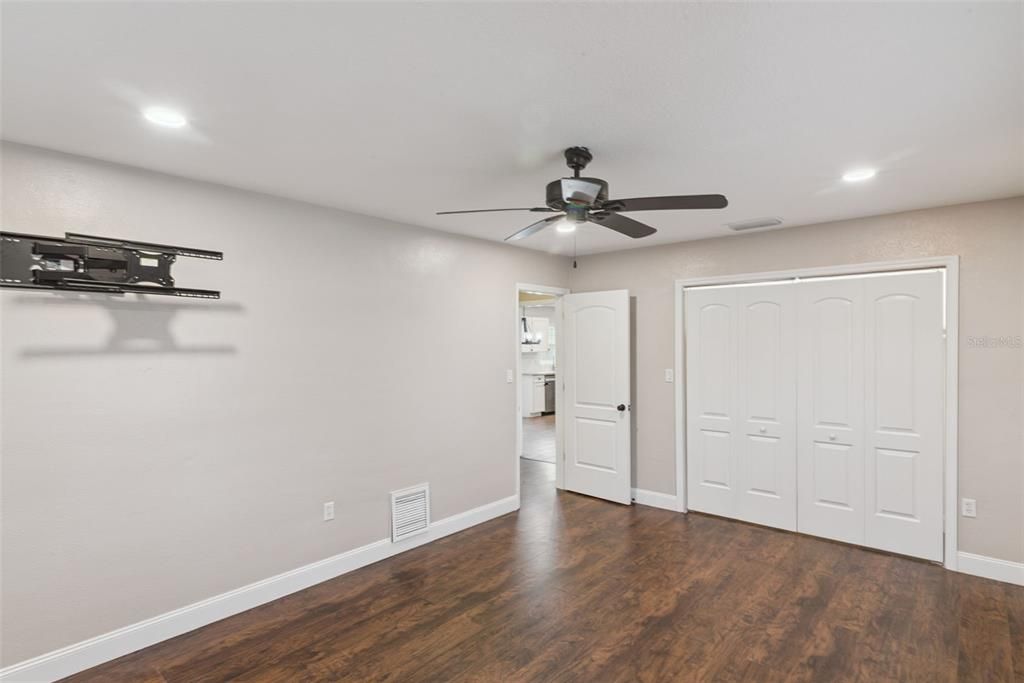 На продажу: $285,000 (3 спален, 2 ванн, 1473 Квадратных фут)