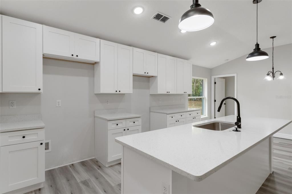 For Rent: $2,400 (4 beds, 2 baths, 1662 Square Feet)