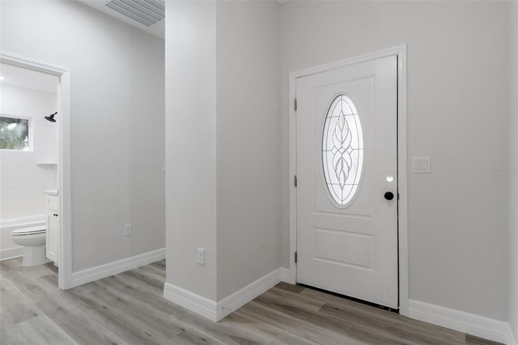 For Rent: $2,400 (4 beds, 2 baths, 1662 Square Feet)