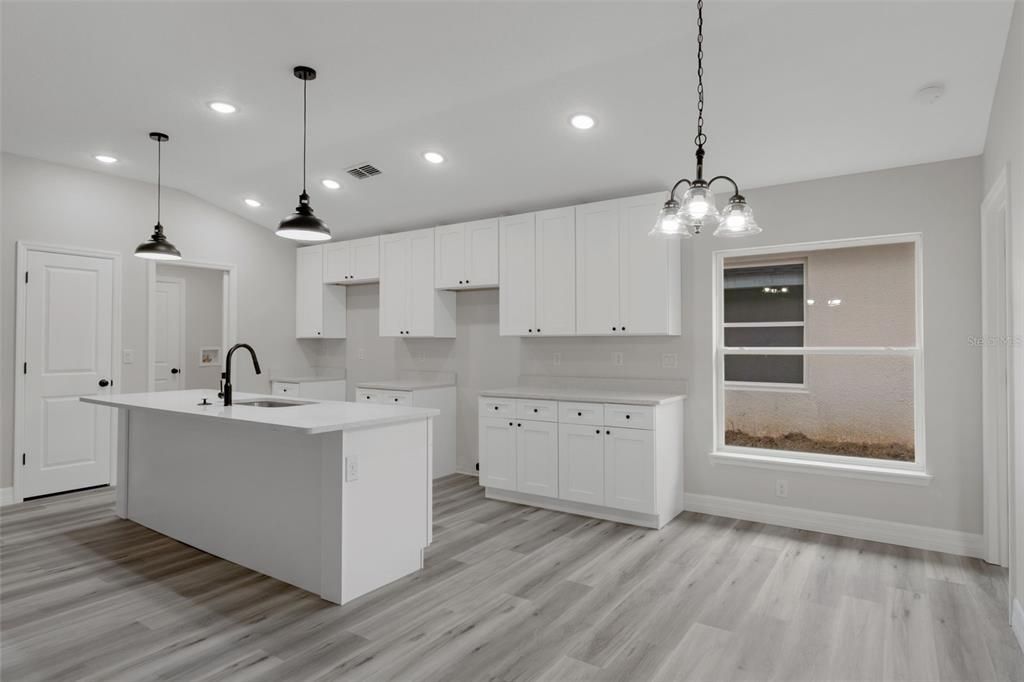 For Rent: $2,400 (4 beds, 2 baths, 1662 Square Feet)