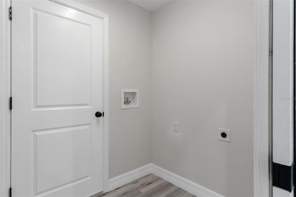 For Rent: $2,400 (4 beds, 2 baths, 1662 Square Feet)