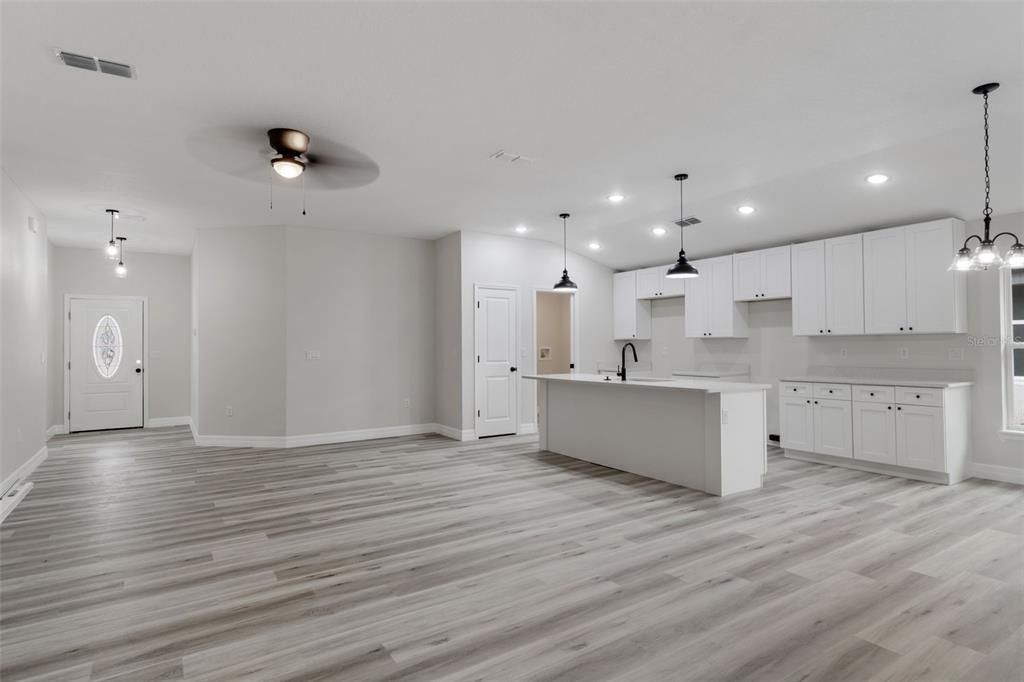 For Rent: $2,400 (4 beds, 2 baths, 1662 Square Feet)