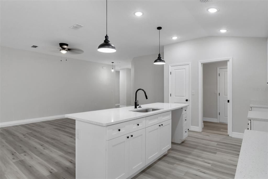 For Rent: $2,400 (4 beds, 2 baths, 1662 Square Feet)