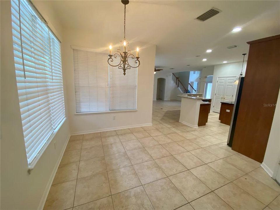 出租: $3,395 (4 贝兹, 3 浴室, 3248 平方英尺)