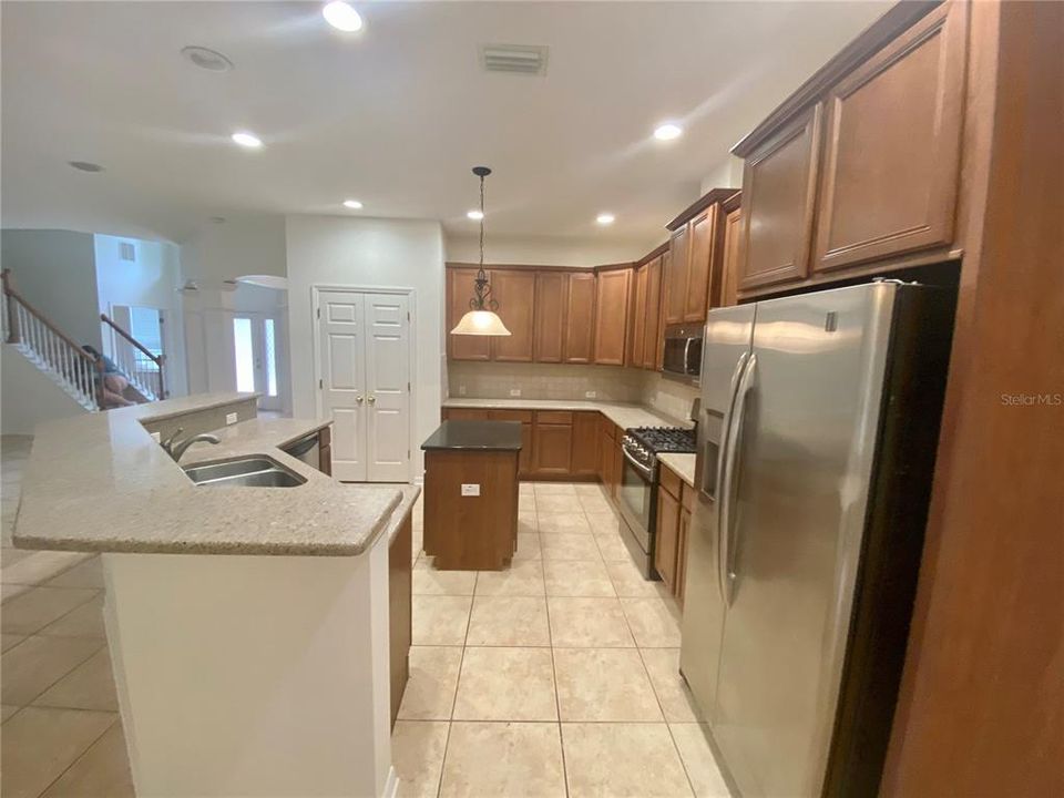 出租: $3,395 (4 贝兹, 3 浴室, 3248 平方英尺)