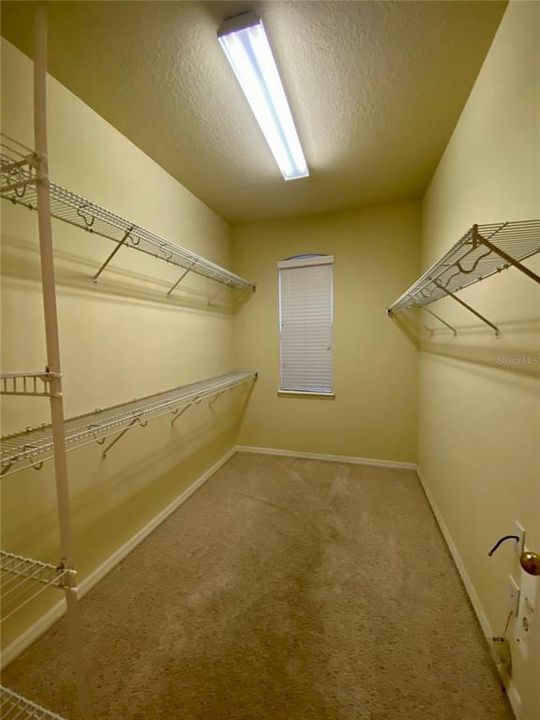 出租: $3,395 (4 贝兹, 3 浴室, 3248 平方英尺)