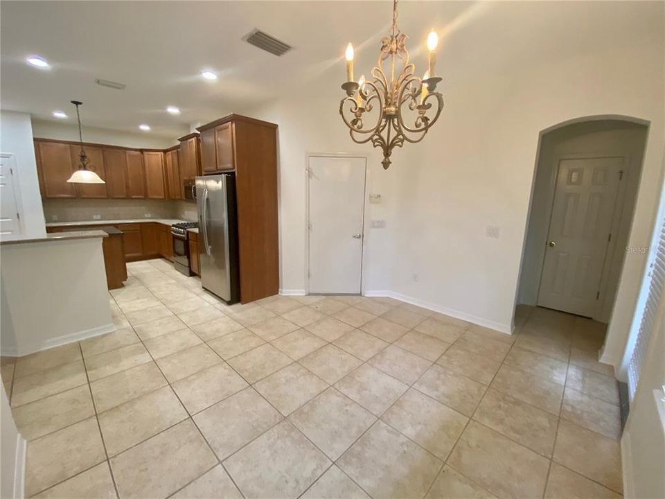 出租: $3,395 (4 贝兹, 3 浴室, 3248 平方英尺)