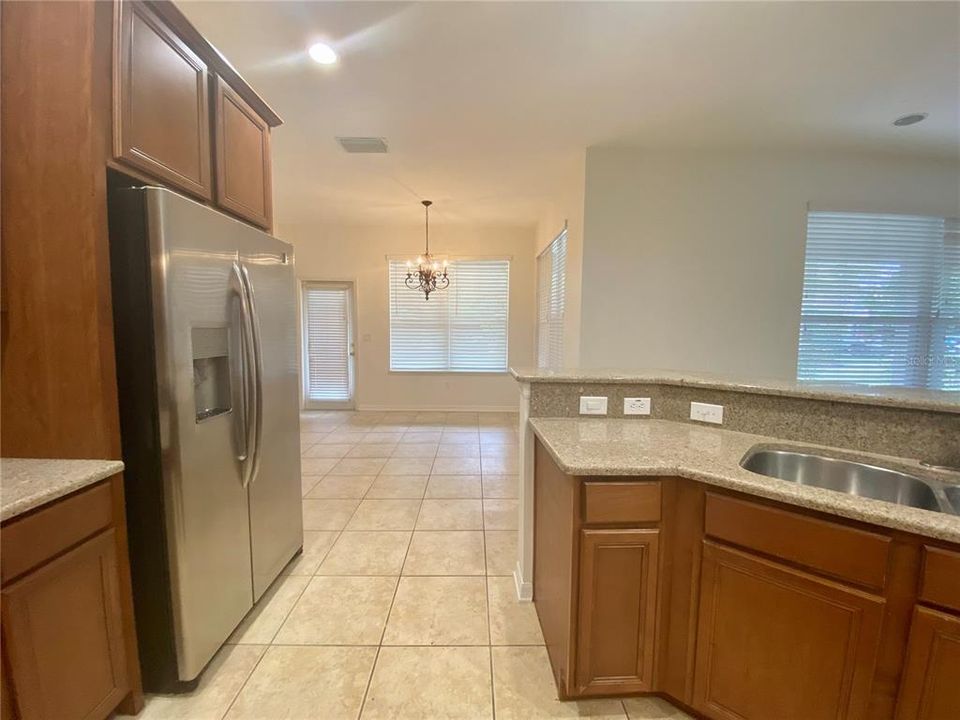 出租: $3,395 (4 贝兹, 3 浴室, 3248 平方英尺)