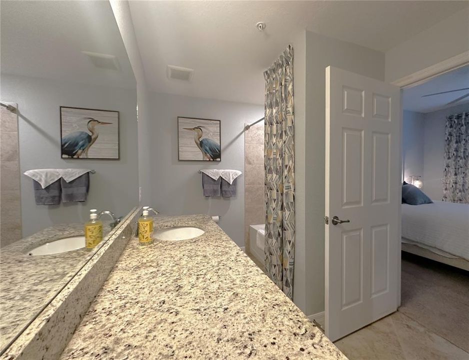 В аренду: $6,000 (3 спален, 2 ванн, 1301 Квадратных фут)