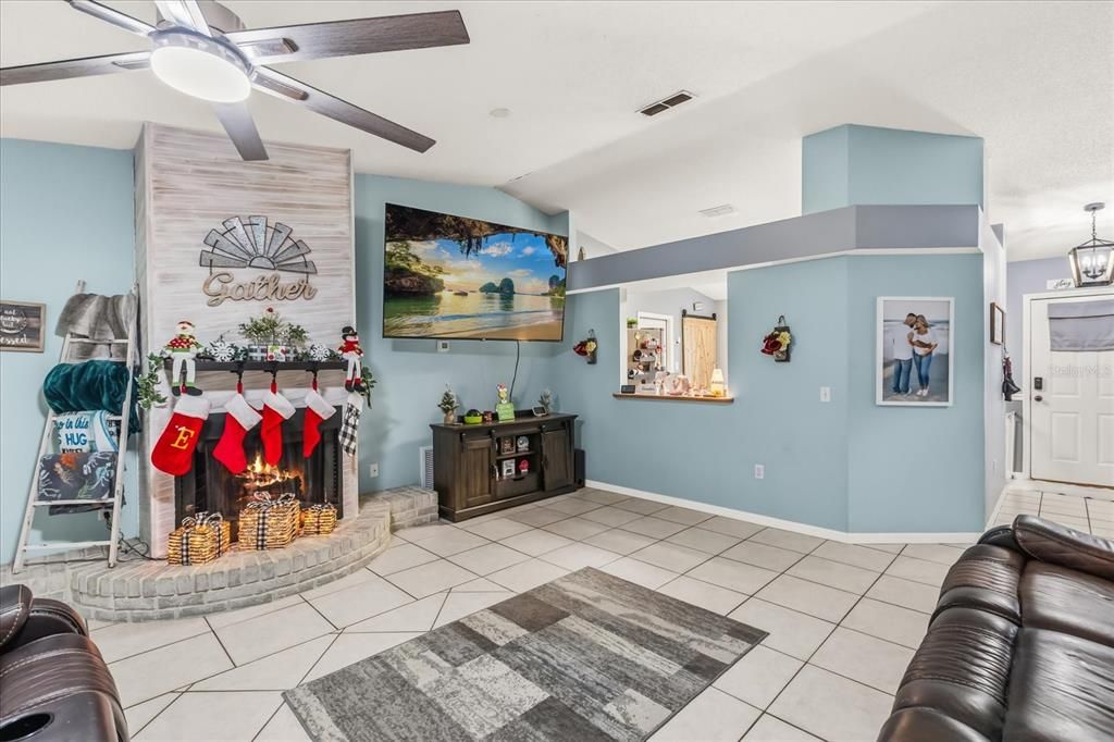 En Venta: $315,000 (3 camas, 2 baños, 1172 Pies cuadrados)