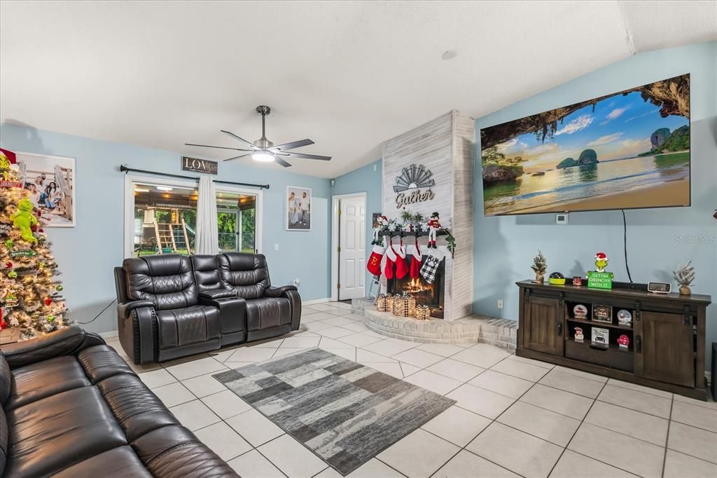 En Venta: $315,000 (3 camas, 2 baños, 1172 Pies cuadrados)