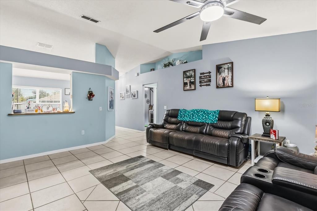 En Venta: $315,000 (3 camas, 2 baños, 1172 Pies cuadrados)