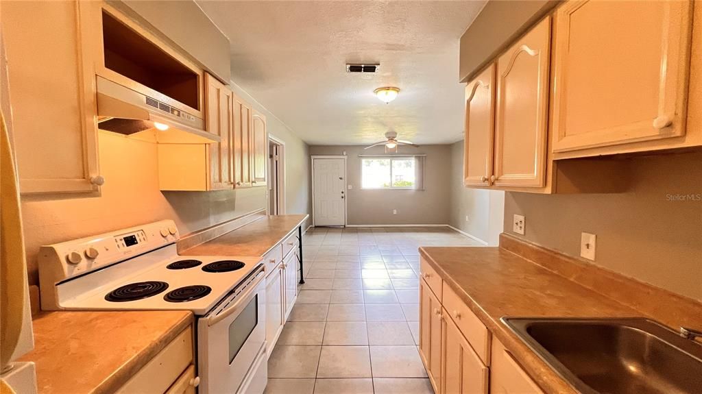 For Rent: $1,699 (3 beds, 2 baths, 1200 Square Feet)