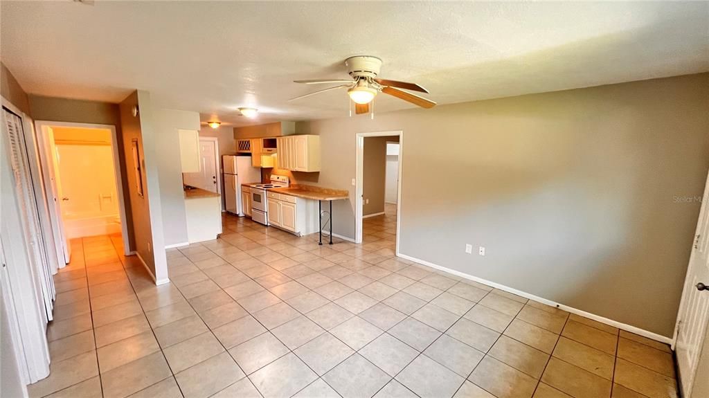 For Rent: $1,699 (3 beds, 2 baths, 1200 Square Feet)