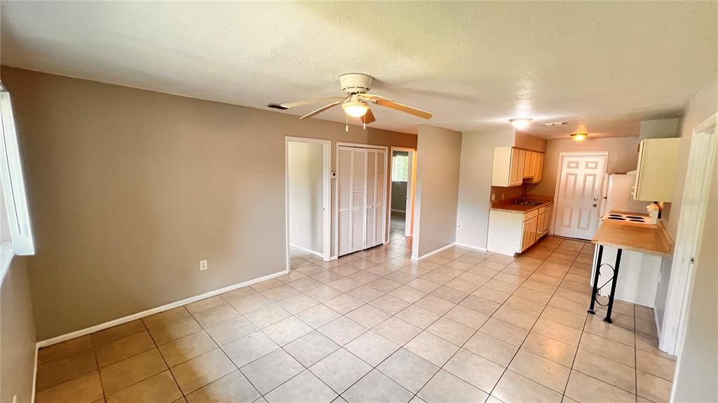 For Rent: $1,699 (3 beds, 2 baths, 1200 Square Feet)