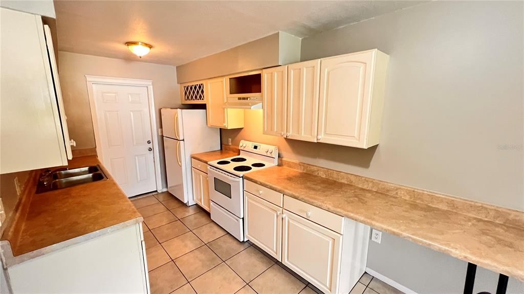 For Rent: $1,699 (3 beds, 2 baths, 1200 Square Feet)