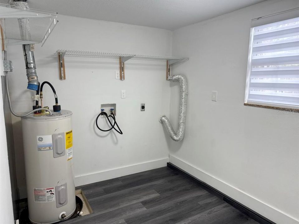 For Sale: $395,000 (3 beds, 1 baths, 1320 Square Feet)