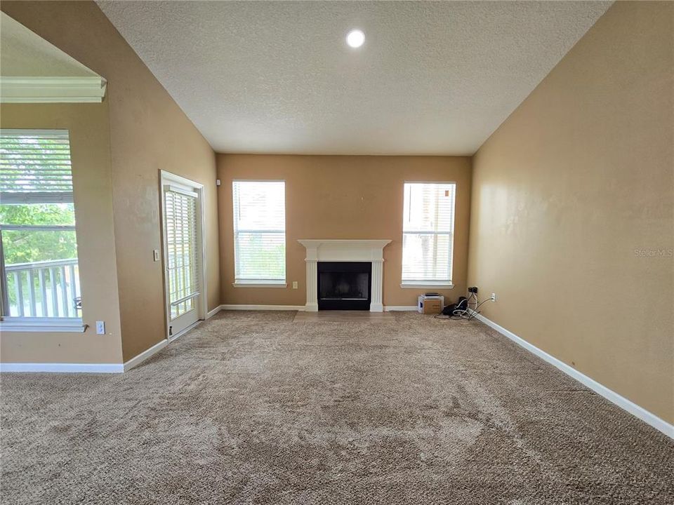 For Sale: $192,000 (2 beds, 2 baths, 1353 Square Feet)