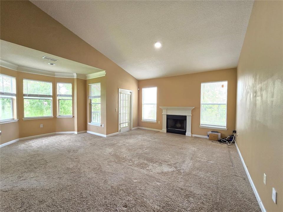 For Sale: $192,000 (2 beds, 2 baths, 1353 Square Feet)