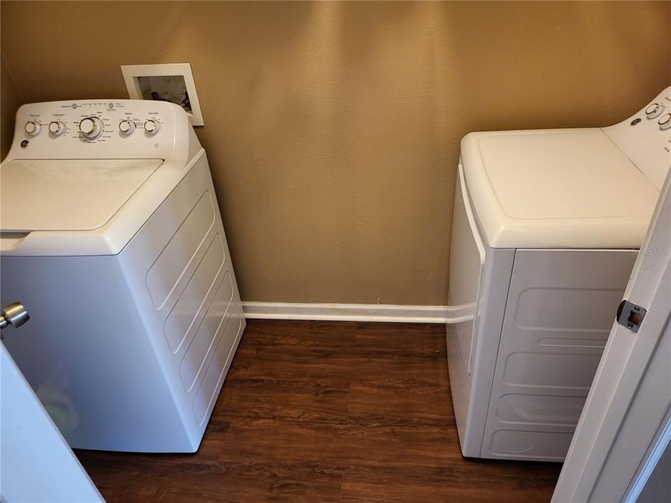 For Sale: $192,000 (2 beds, 2 baths, 1353 Square Feet)