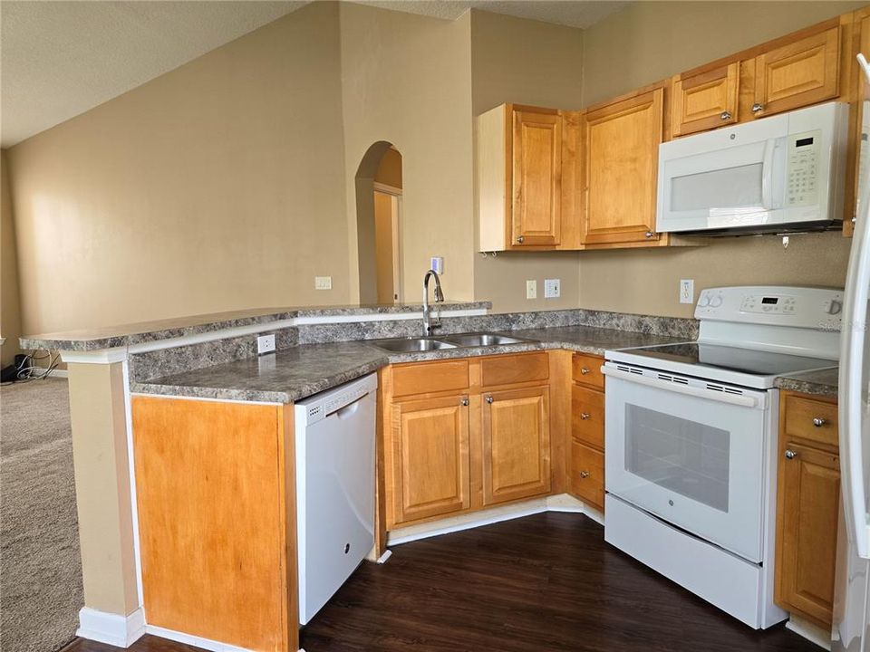 For Sale: $192,000 (2 beds, 2 baths, 1353 Square Feet)