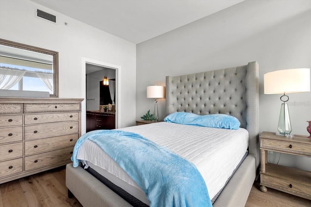 出租: $3,850 (1 贝兹, 1 浴室, 900 平方英尺)