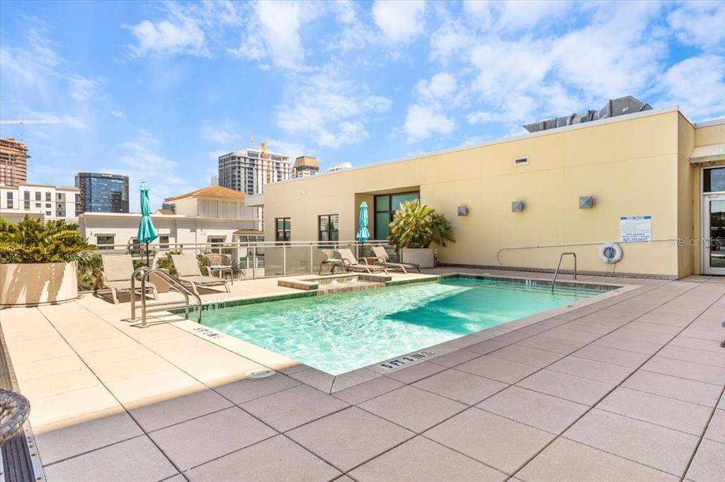 出租: $3,850 (1 贝兹, 1 浴室, 900 平方英尺)