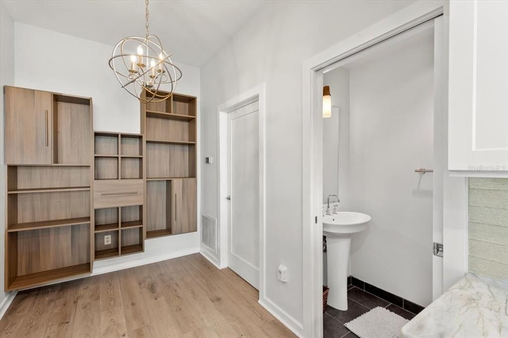 出租: $3,850 (1 贝兹, 1 浴室, 900 平方英尺)