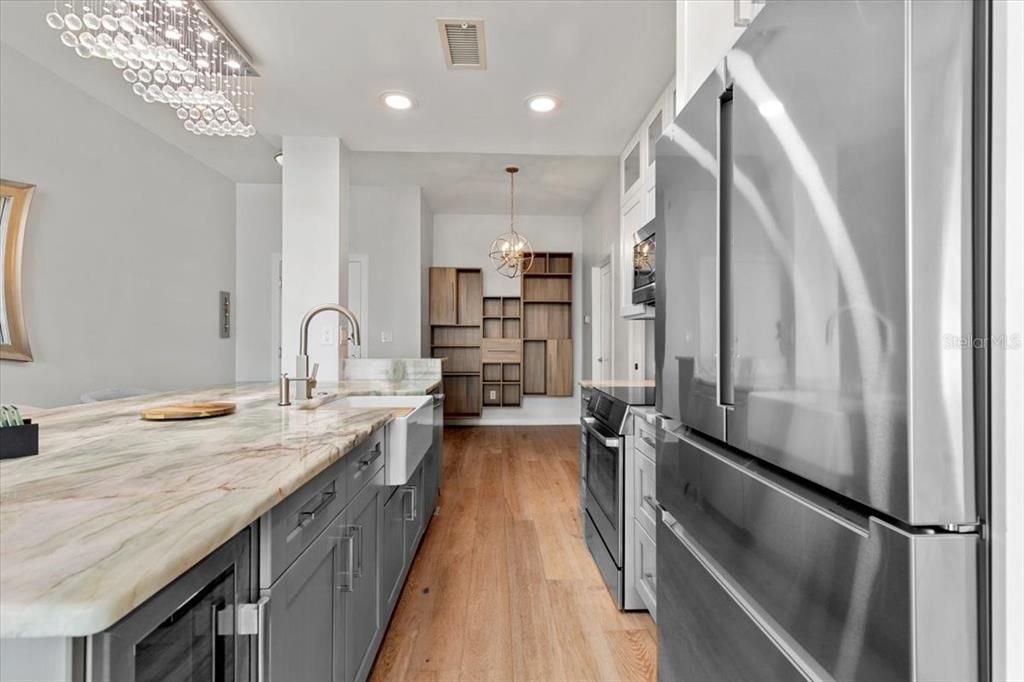 出租: $3,850 (1 贝兹, 1 浴室, 900 平方英尺)