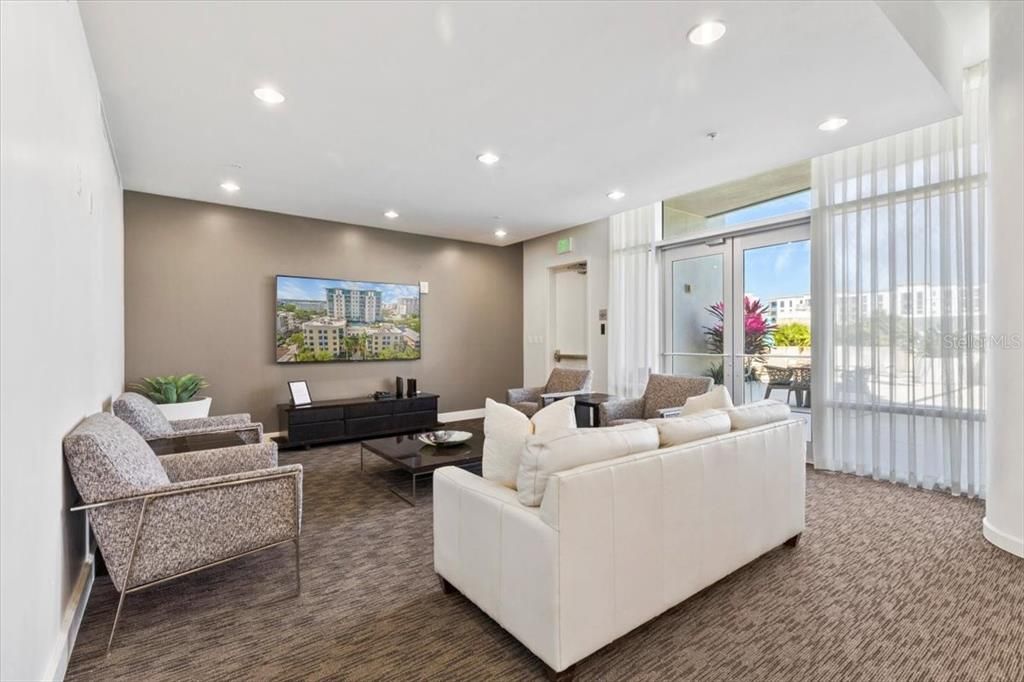 出租: $3,850 (1 贝兹, 1 浴室, 900 平方英尺)