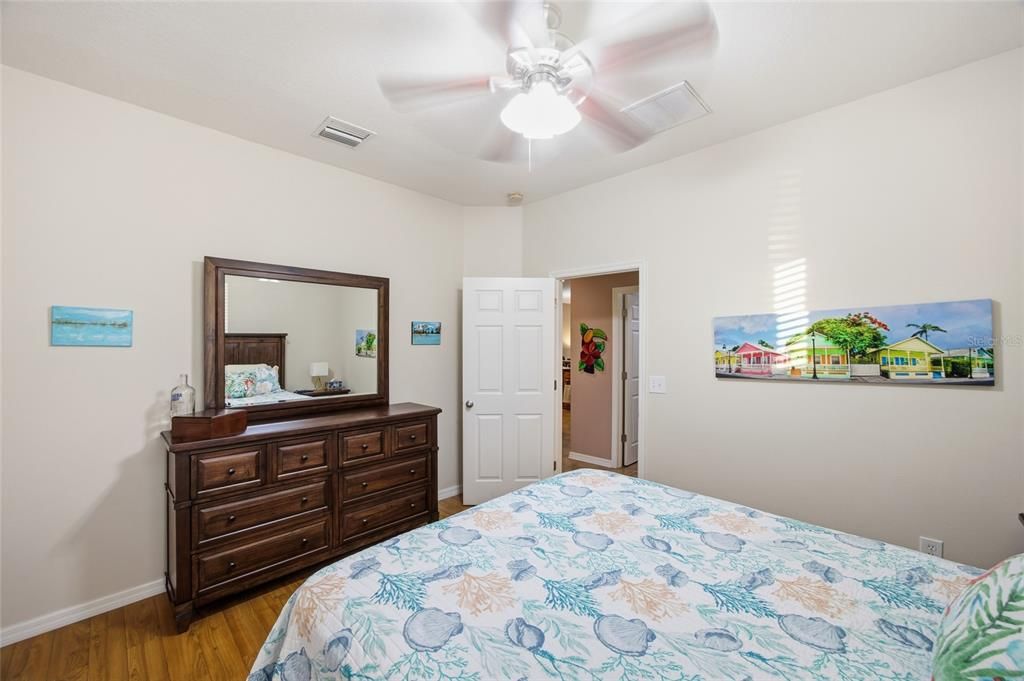 На продажу: $350,000 (3 спален, 2 ванн, 1740 Квадратных фут)